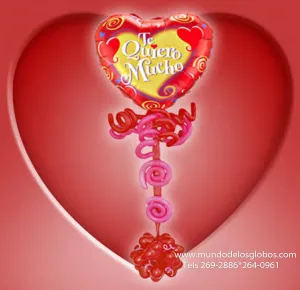 Arreglo de Corazon Gigante Te Quiero Mucho con Base de Globos de Corazones Rojos