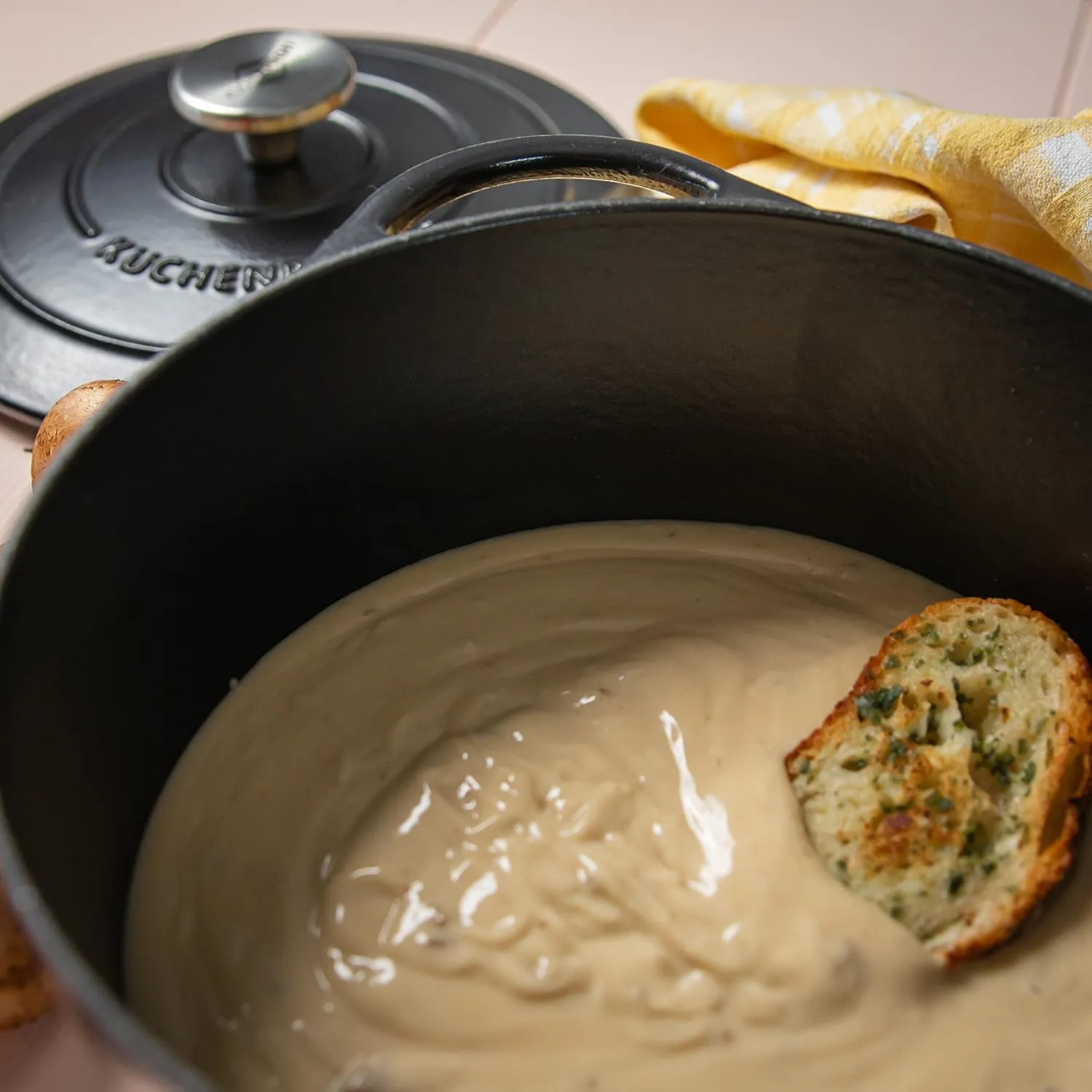 Cacerola/olla Cocotte de hierro fundido.